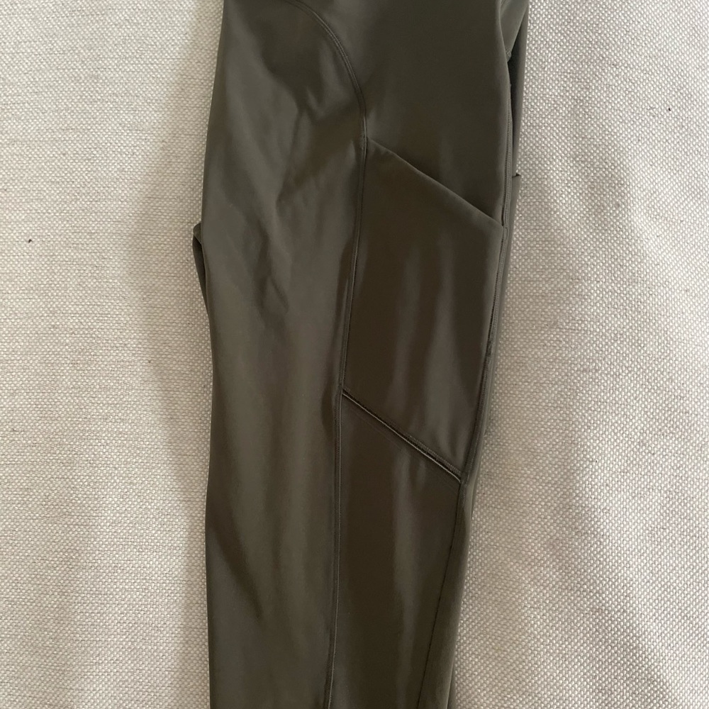 Lululemon - Picture 2 of 3
